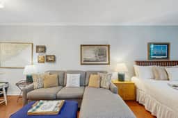 Lovely condo with free WiFi & shared tennis courts - close to golf & beaches