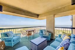 Luxury penthouse with stunning oceanfront views, 3 decks, pool & hot tub