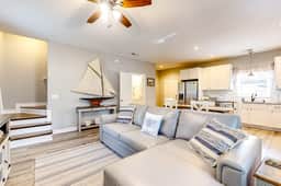 Modern cottage with all-new interior, patio, AC, & W/D - near beaches & golf
