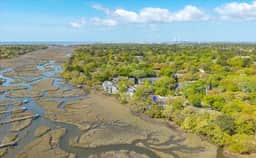 Modern, Dog-Friendly Marsh Retreat