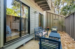 Modern, Dog-Friendly Marsh Retreat