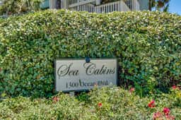 Ocean front condo villa near restaurants & state park with beach access, pool & pier