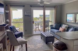 Ocean front condo villa near restaurants & state park with beach access, pool & pier