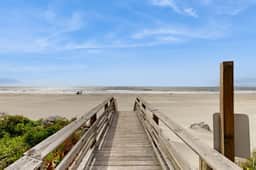 Oceanfront Property 'Folly Drifter' w/ Beach Access & Private Deck