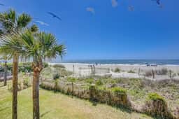 Oceanfront beach condo with WiFi, washer/dryer, pool - snowbirds welcome