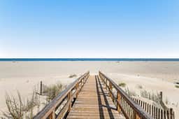Oceanfront condo on the beach with shared pool, hot tub, & gorgeous decor