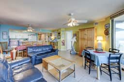 Oceanfront, fourth-floor villa with balcony, amazing view & 2 shared pools