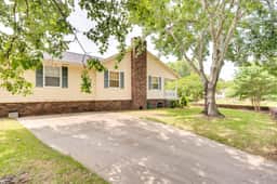 Park Circle home close to restaurants w/ AC & private W/D