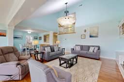 Peaceful home with expansive views of the Ashley River w/ outdoor living space