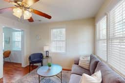 Quiet Retreat Near Downtown Charleston