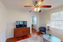 Quiet Retreat Near Downtown Charleston