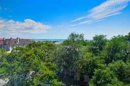 Rainbow Row Pied-À-Terre Condo in Charleston