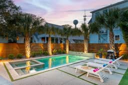 Recently updated bungalow w/pool & spa - dog friendly, short walk to beach