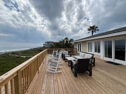 Recently updatedDog-friendly oceanfront home, lots of deck space & game room