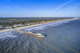 Recently updatedDog-friendly oceanfront home, lots of deck space & game room