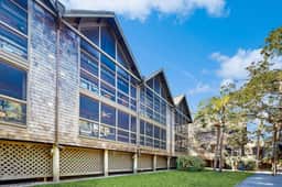Renovated lagoon-view condo with screened porch & WiFi - steps from the beach