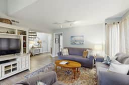 Riverfront condo w/ shared pool plus access to tennis & gym