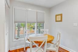 Scenic view cottage w/ Free Wifi - just a short walk to the beach & park
