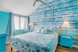 Second floor oceanfront villa with deck & full kitchen super close to the beach
