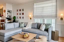 Stylish Oceanview Condo: Pool, Parking & Prime Location!