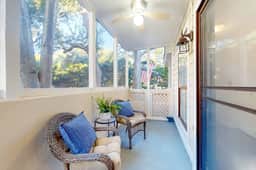 Stylish dog friendly, ground-floor getaway with pool, washer/dryer, & AC
