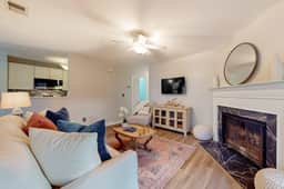 Stylish dog friendly, ground-floor getaway with pool, washer/dryer, & AC