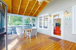 Two-minute walk to the beach - home with screened porch, sundeck, WiFi & W/D