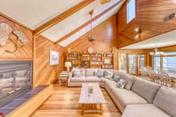 West Beach home with Plenty of Space - Moments Away from the Beach