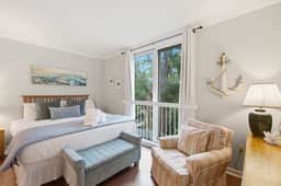 Lovely condo with free WiFi & shared tennis courts - close to golf & beaches