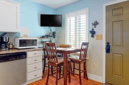 Dog-Friendly, Downtown Folly Beach Condo w/Free WiFi, Flatscreen TVs & more - Image 4