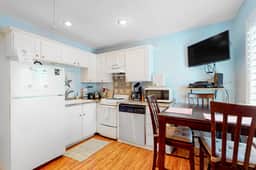 Dog-Friendly, Downtown Folly Beach Condo w/Free WiFi, Flatscreen TVs & more - Image 5