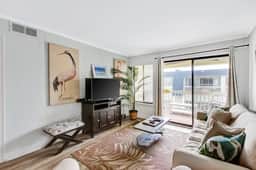 Comfortable villa one row away from the beach w/shared pool & grills - Image 2