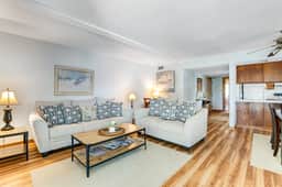 Beautiful villa surrounded by lush landscaping - walk to beach, golf & pool - Image 3