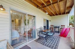 Lovely condo with marsh view, shaded balcony, central AC - 1 mile to Folly Beach - Image 2