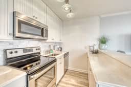 Oceanfront corner condo w/ spectacular view & shared pool/fishing pier - Image 5