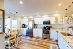 30-Day Marshfront Rental Condo w/Amazing Views, 2 Porches, Laundry & Shared Pool - Image 3