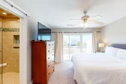 30-Day Marshfront Rental Condo w/Amazing Views, 2 Porches, Laundry & Shared Pool - Image 4