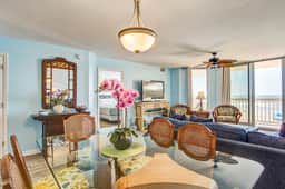 Oceanfront, first-floor villa w/large balcony & shared pool - near the beach - Image 4