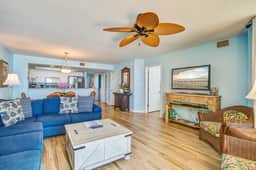 Oceanfront, first-floor villa w/large balcony & shared pool - near the beach - Image 5