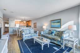 Bright and spacious condo with beach & ocean views, pool, basketball & balcony - Image 4
