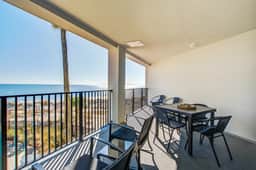 Bright and spacious condo with beach & ocean views, pool, basketball & balcony - Image 3