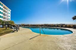 Bright and spacious condo with beach & ocean views, pool, basketball & balcony - Image 2