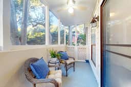 Stylish dog friendly, ground-floor getaway with pool, washer/dryer, & AC - Image 2