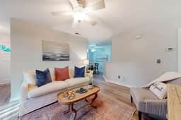 Stylish dog friendly, ground-floor getaway with pool, washer/dryer, & AC - Image 4