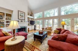 Updated island estate with serene lagoon views & 2 decks - bike to beach - Image 5