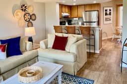 Lovely top floor villa in Wild Dunes with partial ocean views, pool, & W/D - Image 5