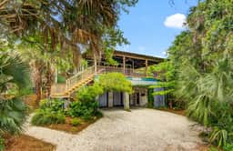 Dog-friendly tropical oasis w/ private deck/ yard - close to beach & everything - Image 2