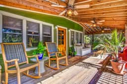 Dog-friendly tropical oasis w/ private deck/ yard - close to beach & everything - Image 5