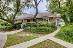 Beautiful home on lush lot with boardwalk to marsh, large deck, wifi, central ac - Image 4