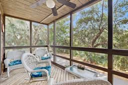 First floor villa with lagoon views within walking distance to the beach/parks - Image 2